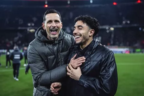 مدرب فرانكفورت: عمر مرموش كان أفضل لاعب في الدوري الألماني